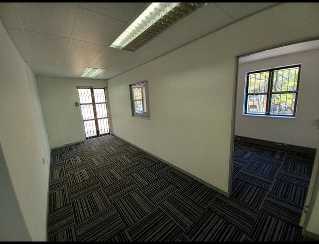 231M² OFFICE TO LET IN BRYANSTON